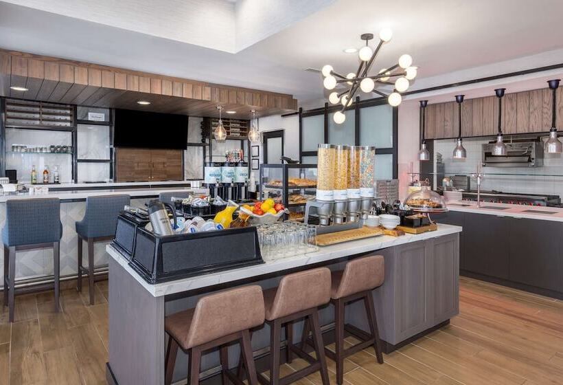 هتل Hilton Garden Inn Albuquerque / Journal Center