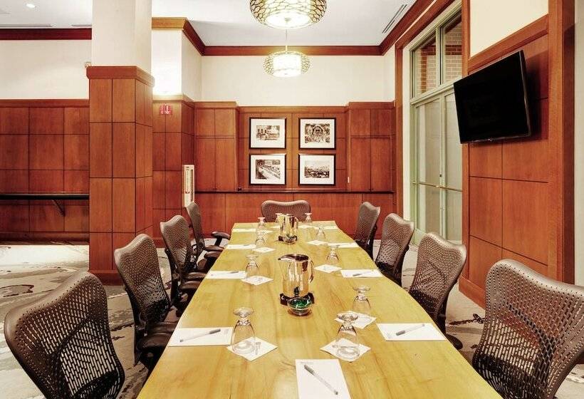 בית מלון כפרי Hilton Garden Inn Chicago North Shore / Evanston