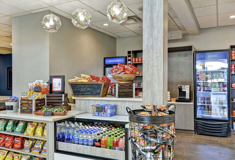 هتل Hilton Garden Inn Conway