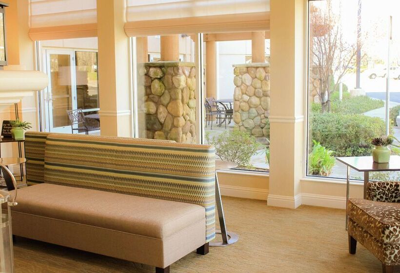 فندق Hilton Garden Inn Redding
