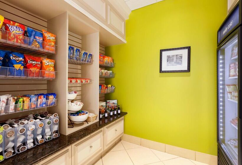 فندق Hilton Garden Inn Solomons