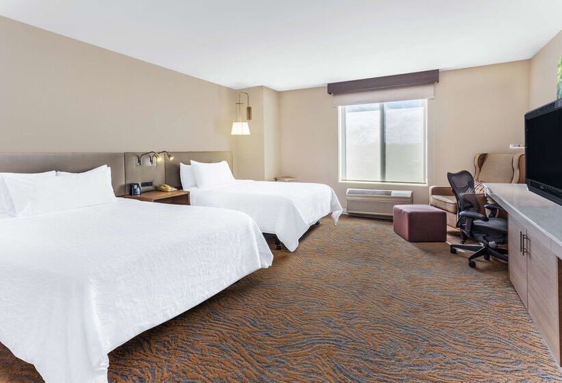 Отель Hilton Garden Inn St Charles