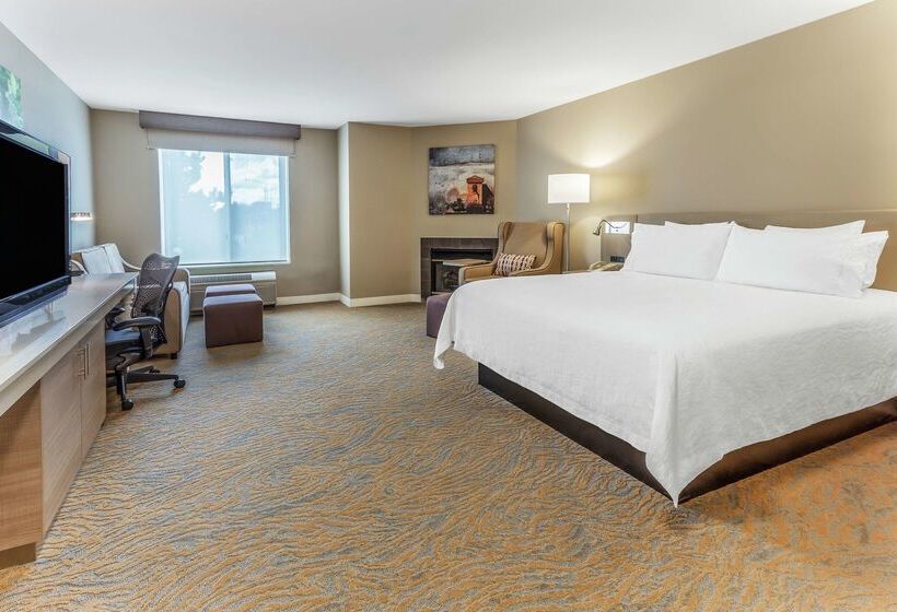 בית מלון כפרי Hilton Garden Inn St Charles