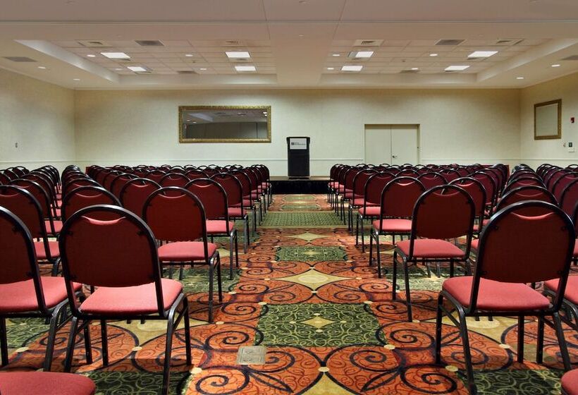 Отель Hilton Garden Inn St Charles