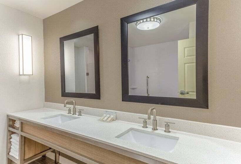 Отель Hilton Garden Inn St Charles