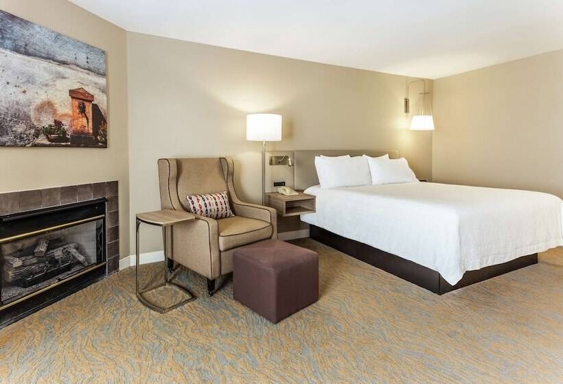 Отель Hilton Garden Inn St Charles