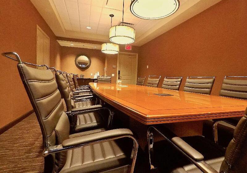 هتل Hilton Garden Inn Des Moines West