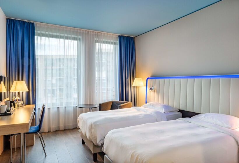 هتل Park Inn By Radisson Stuttgart
