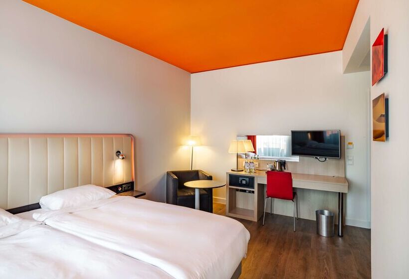 هتل Park Inn By Radisson Stuttgart