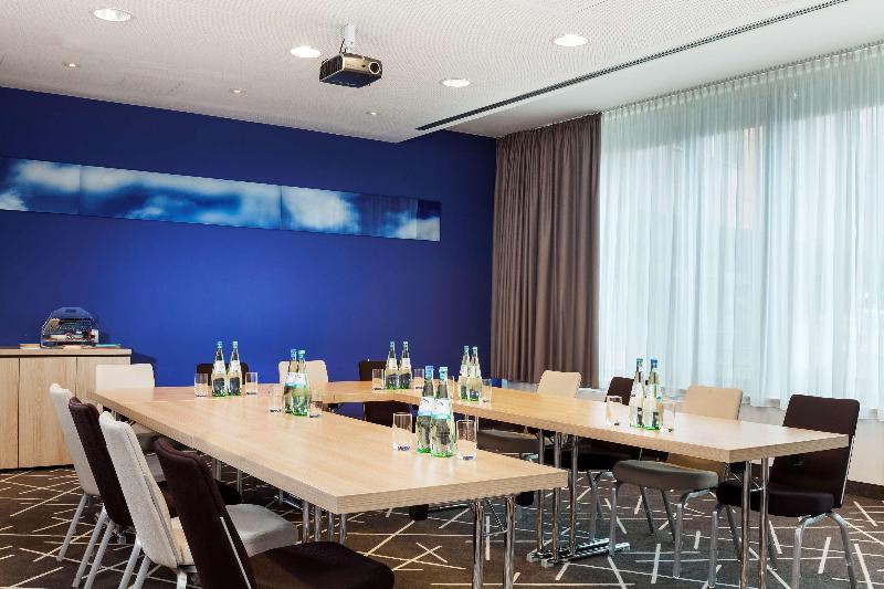 هتل Park Inn By Radisson Stuttgart