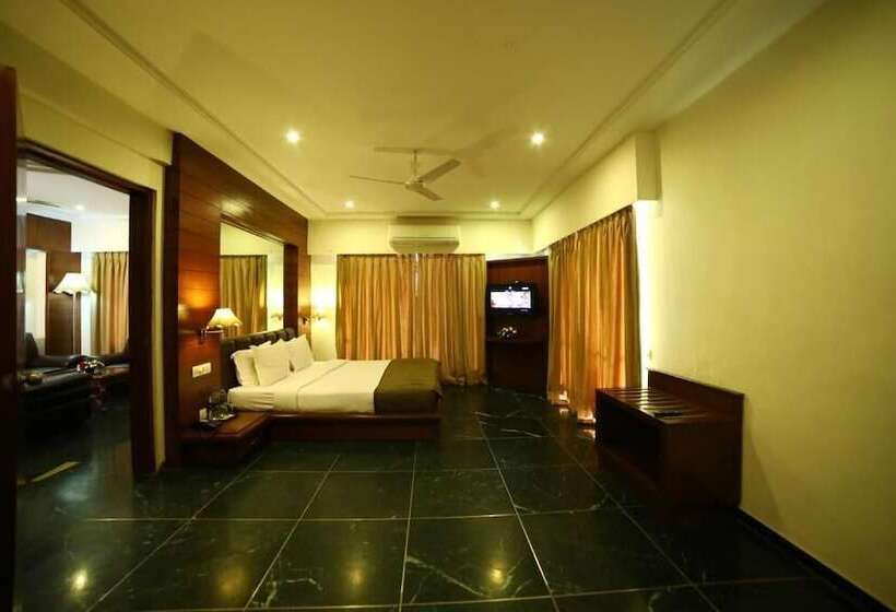 Отель Renest Gandhidham