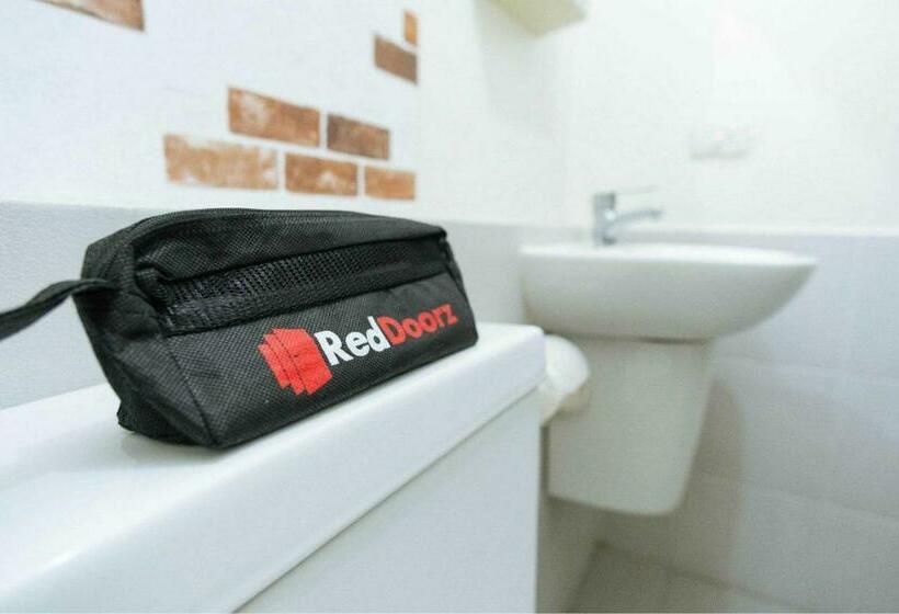 בית מלון כפרי Reddoorz Syariah Near Hajimena Lampung