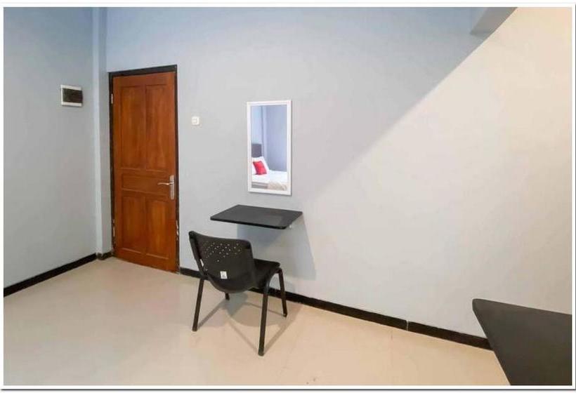فندق Reddoorz Syariah Near T2 Juanda Airport 2