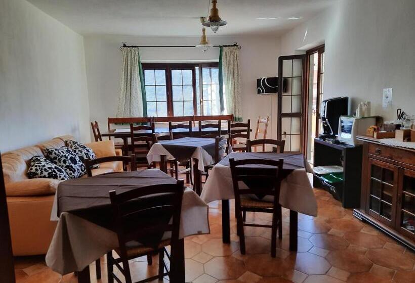 بنسيون Sa Stiddiosa Guesthouse