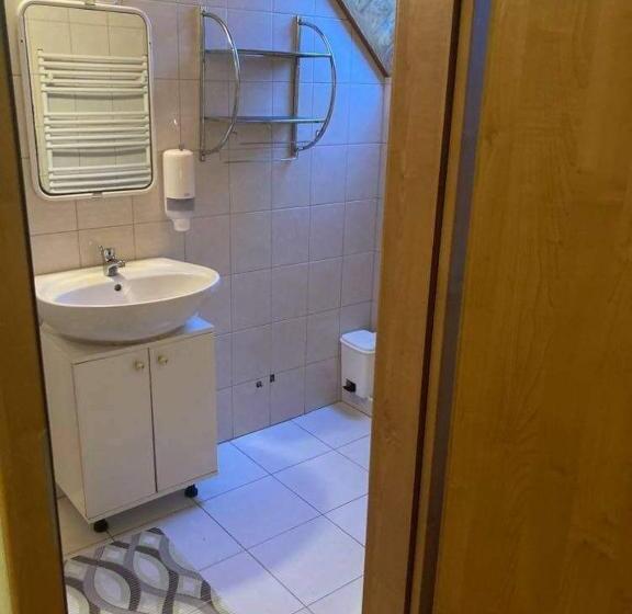 مبيت وإفطار Hat Testvér Fogadó