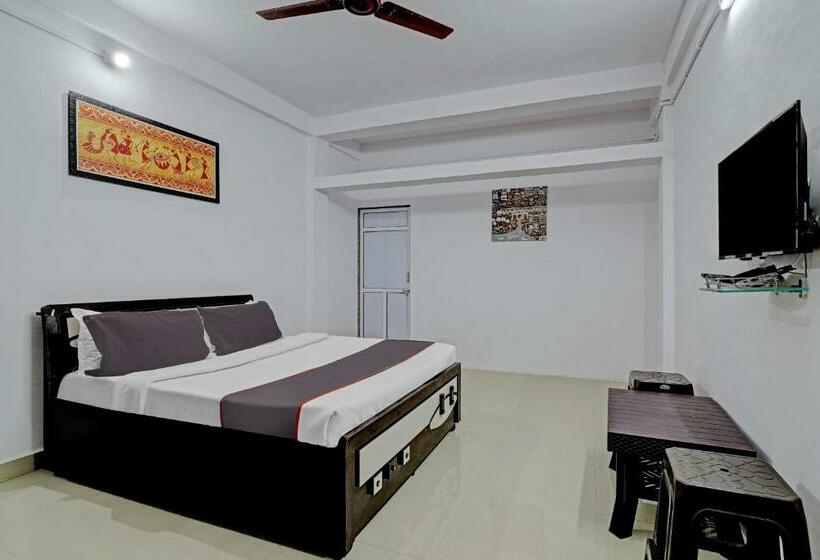 ホテル Collection O 81352 Vrindavan  Moca