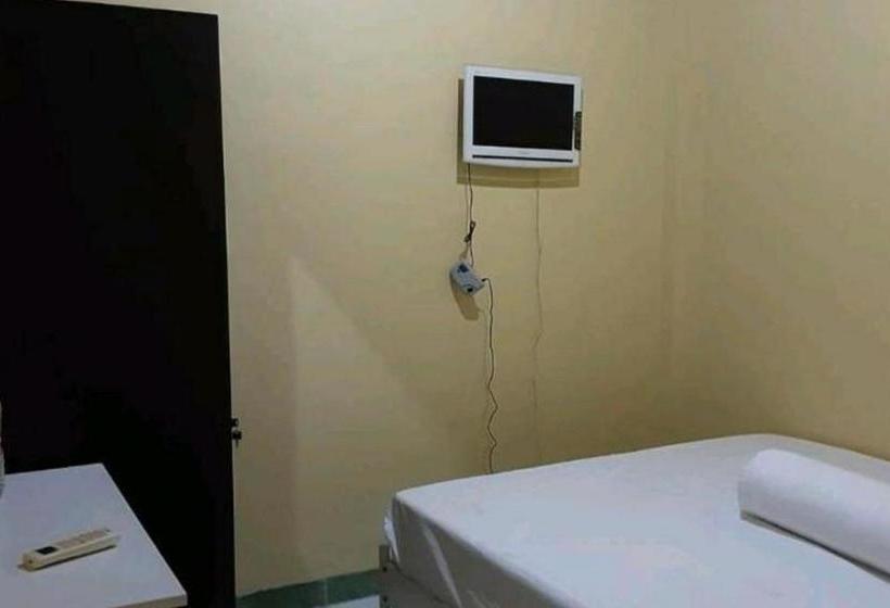 فندق Guest House Syariah Lp3b Brebes Redpartner