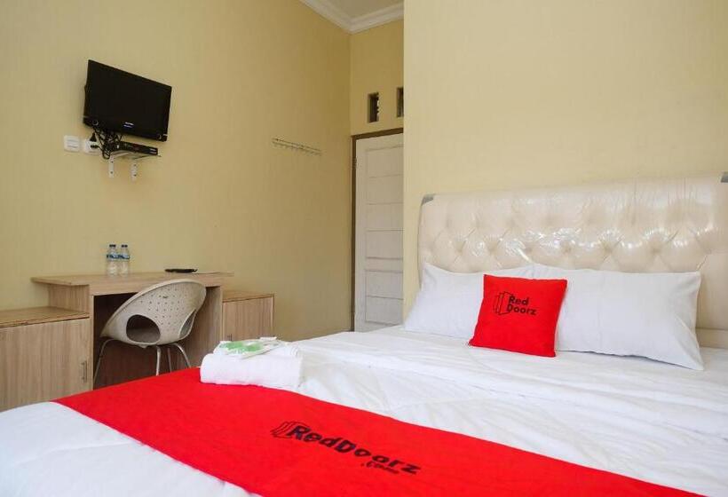 בית מלון כפרי Reddoorz Syariah Near Taman Rekreasi Kalianget Wonosobo