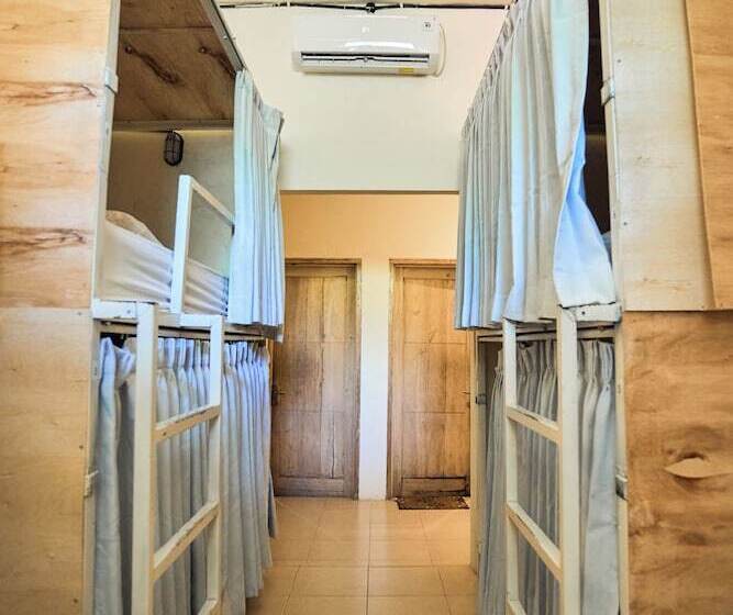 هاستل Lotide Surf Camps Lombok