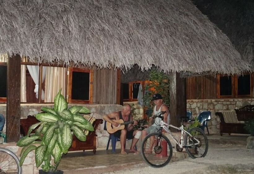 민박 Lualemba Bungalows
