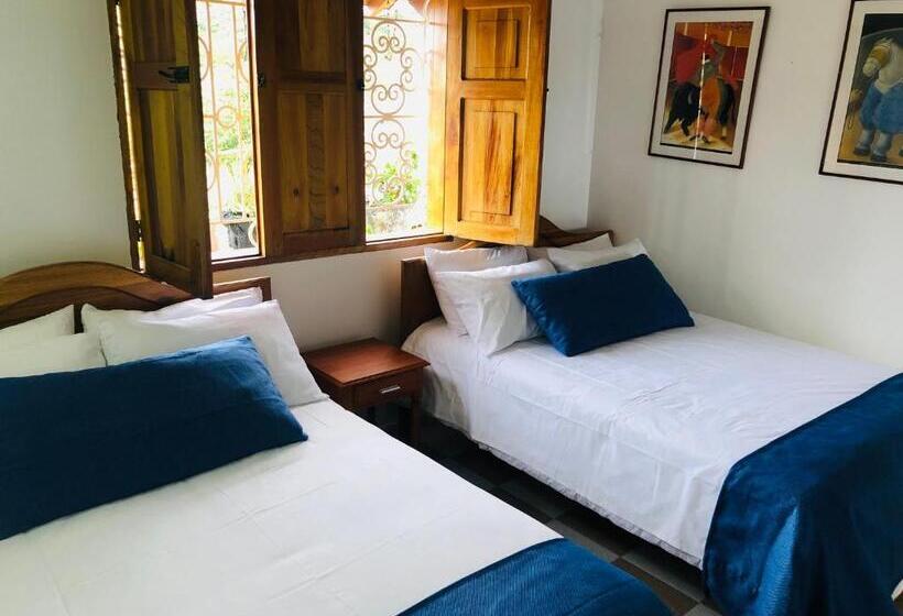 هتل Castillo De Cascadas Finca