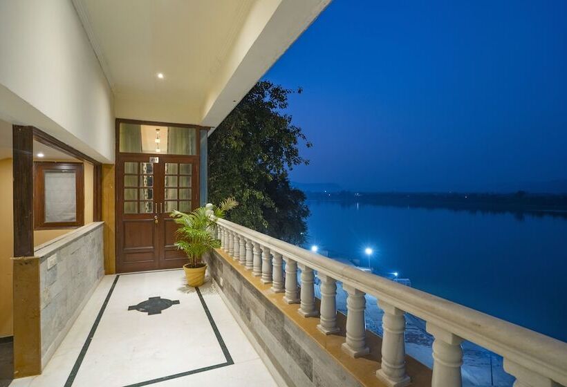 호텔 Narmade River View Resort