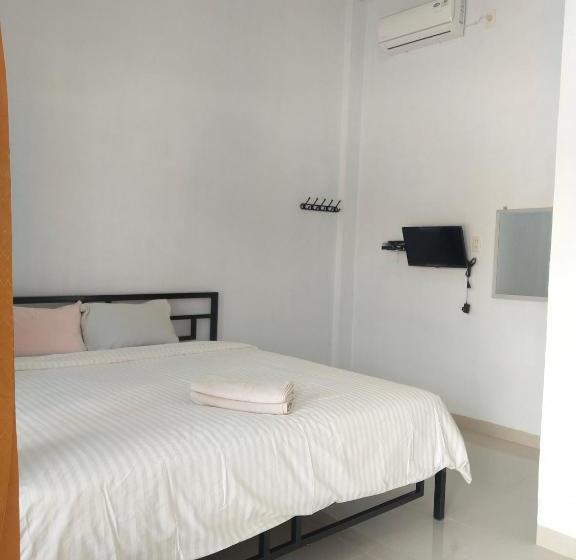 בית מלון כפרי Oyo 90618 Hanania House