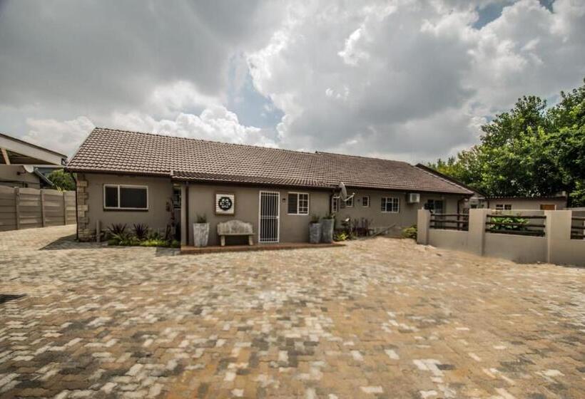 פנסיון Up21 Guest House