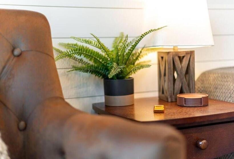 فندق صغير The Stable Tiny Container Home 12 Min To Magnolia
