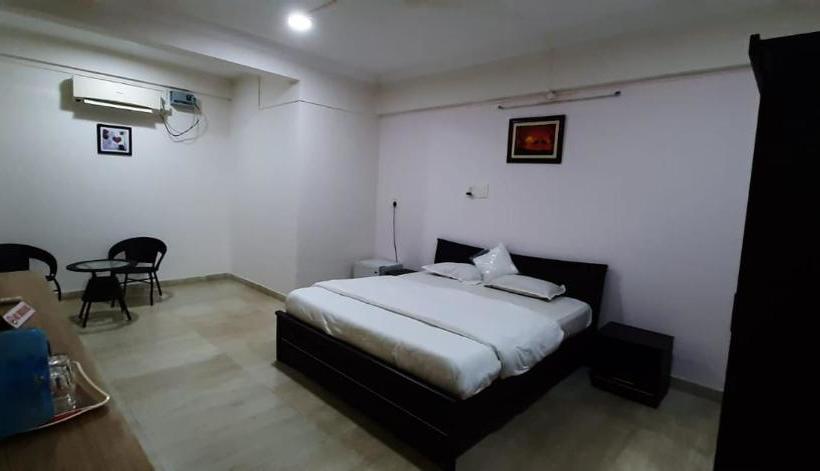 فندق Oyo 82176 Konkan House