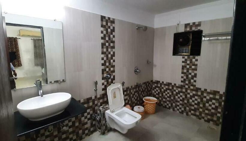 فندق Oyo 82176 Konkan House