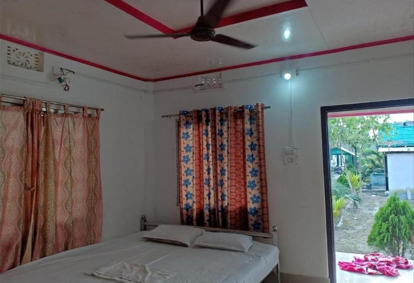 ホテル Oyo 82239 Gorumara Manna Resort