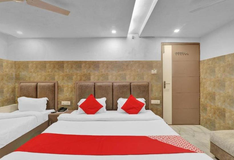 ホテル Oyo 82408 Sada Shiv Guest House