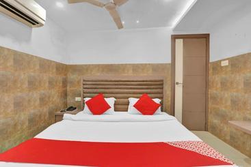 هتل Oyo 82408 Sada Shiv Guest House