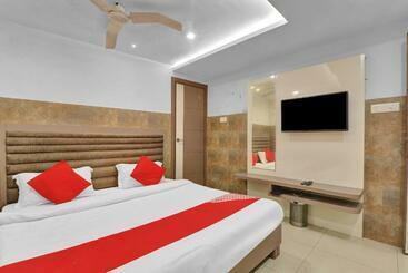 هتل Oyo 82408 Sada Shiv Guest House