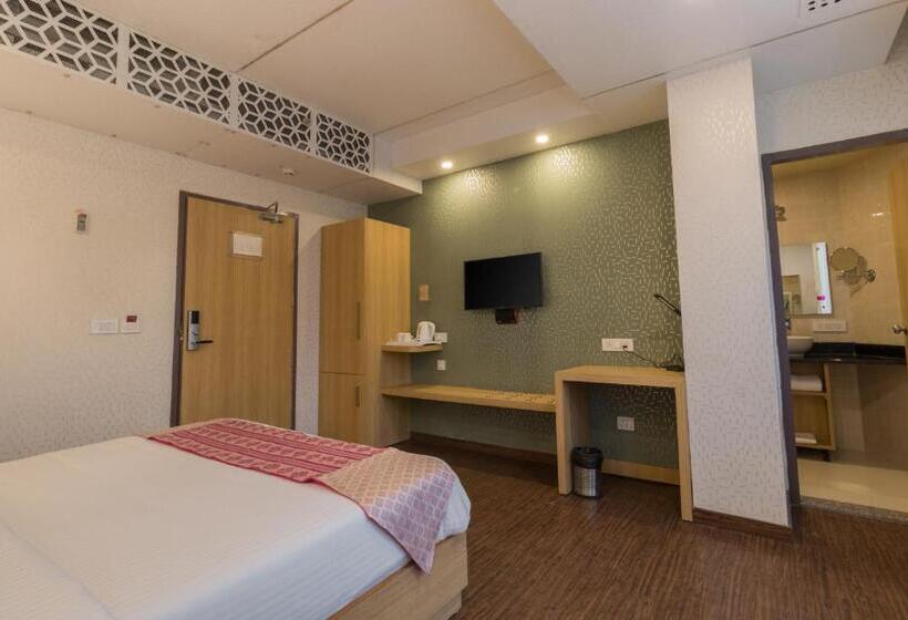 Hotel The Solitaire Express