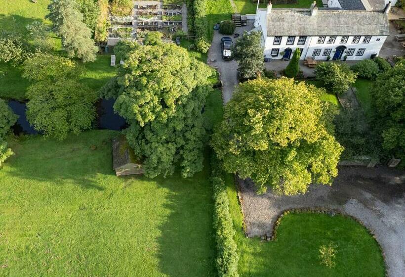 بنسيون Rowrah Hall