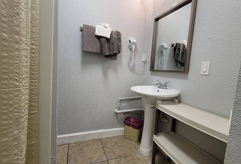 فندق Barefoot Mailman Inn & Suites