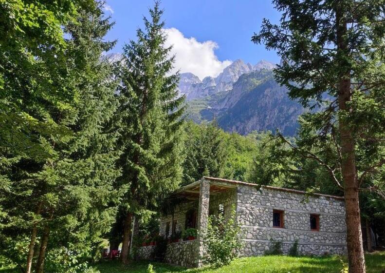 تختخواب و صبحانه Guest House Hyrmet Demushi