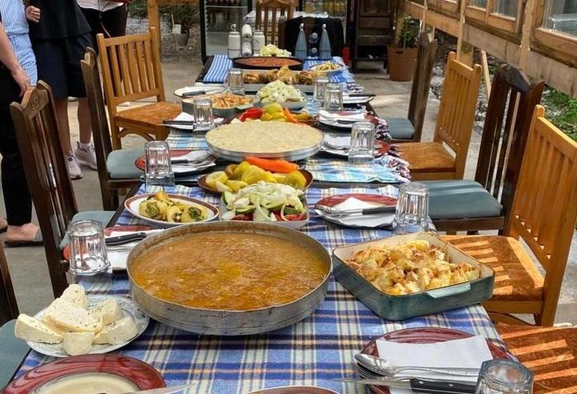 تختخواب و صبحانه Guest House Hyrmet Demushi