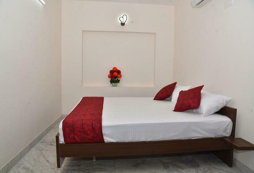 فندق Home Stay @ Kommiya Inn