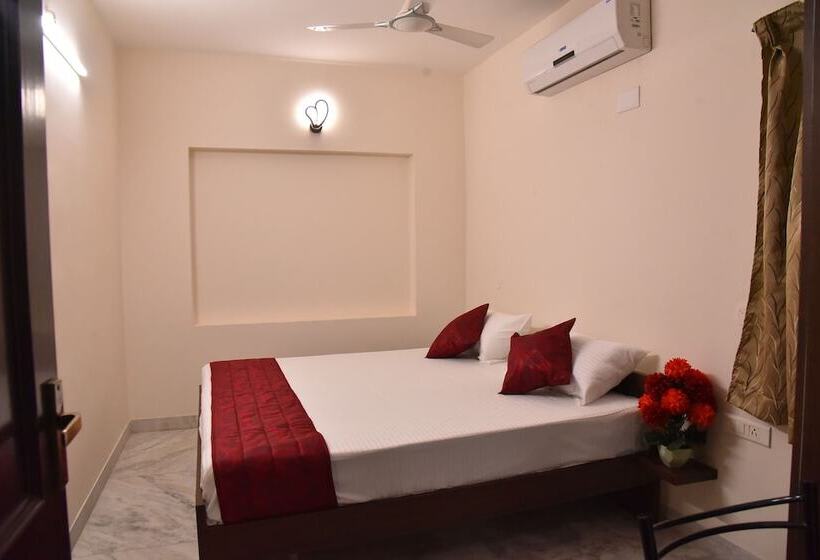 فندق Home Stay @ Kommiya Inn