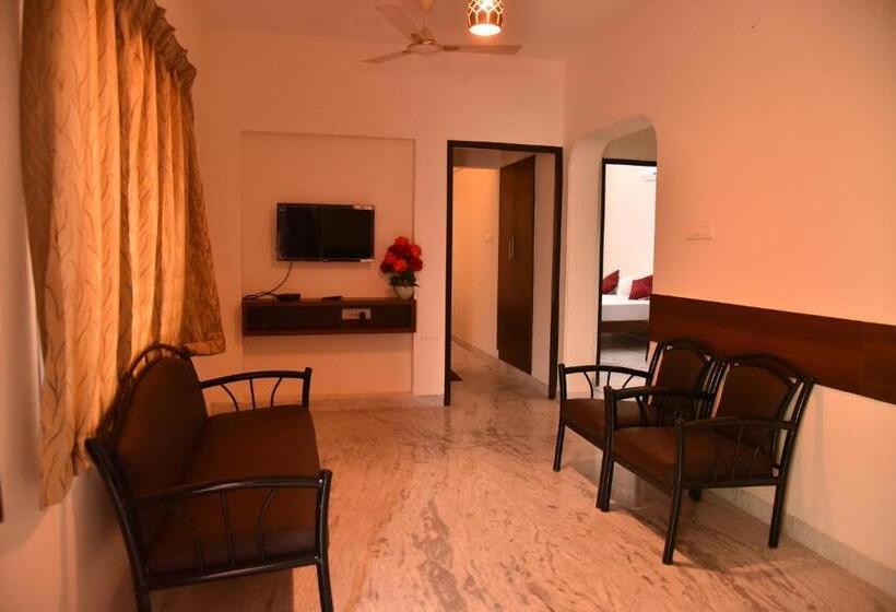 فندق Home Stay @ Kommiya Inn