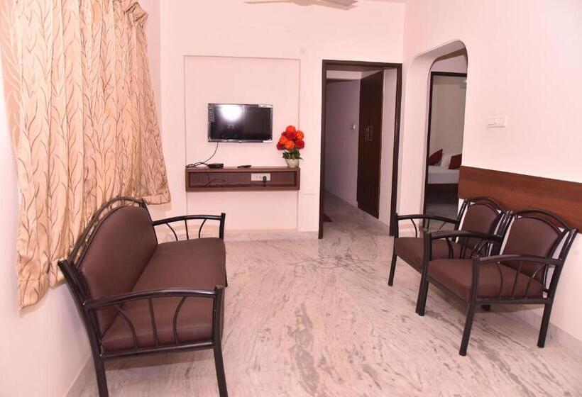 فندق Home Stay @ Kommiya Inn