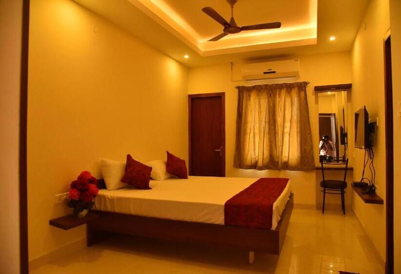 فندق Home Stay @ Kommiya Inn