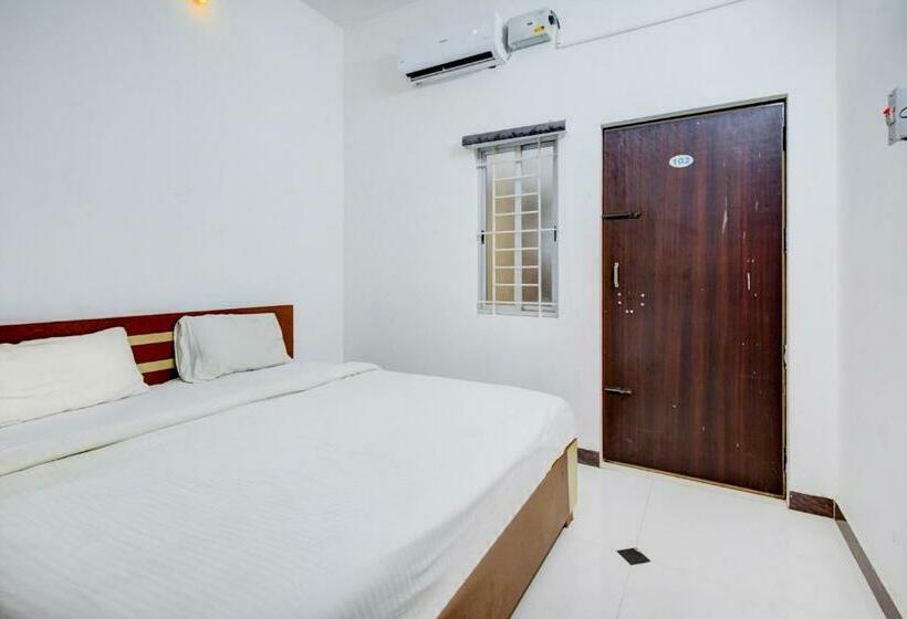 ホテル Oyo 79866 Rena Residency