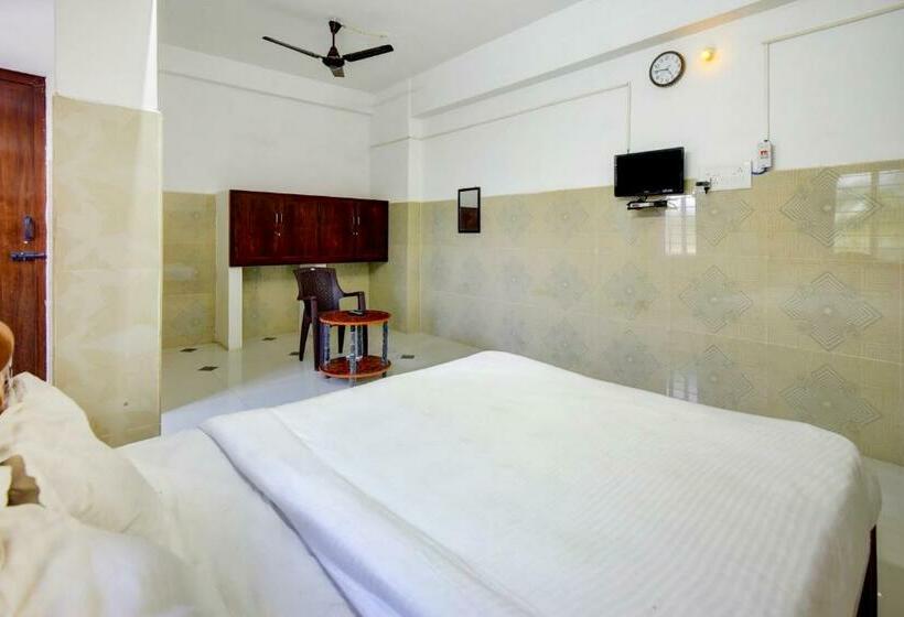 ホテル Oyo 79866 Rena Residency