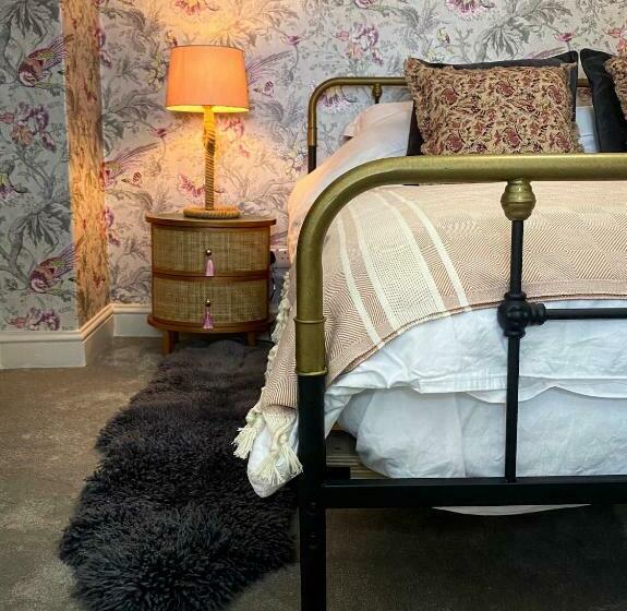 بنسيون Halford House   Adults Only