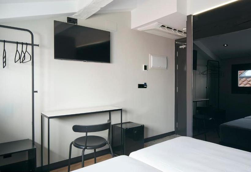 پانسیون Hostal Espoz Y Mina