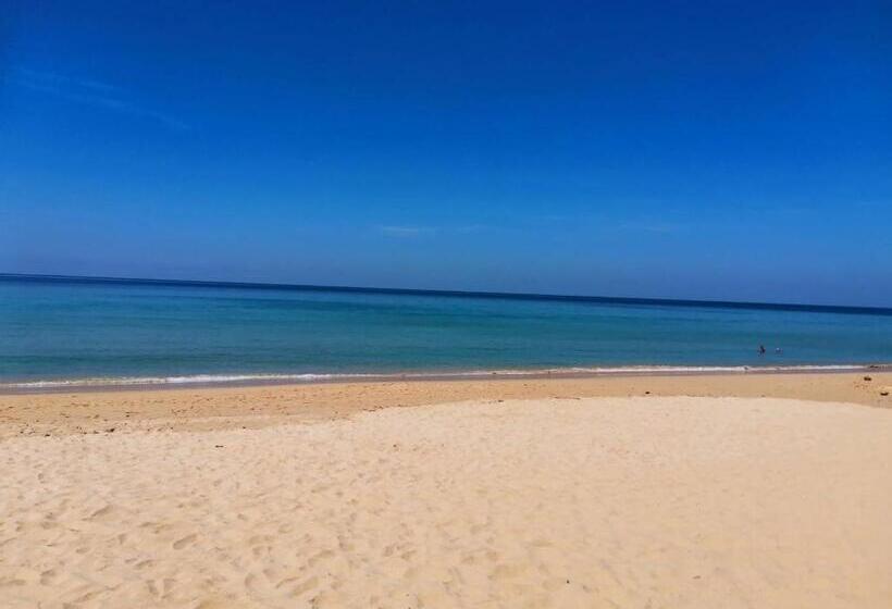 ユースホステル Aromdee At Naithon Beach